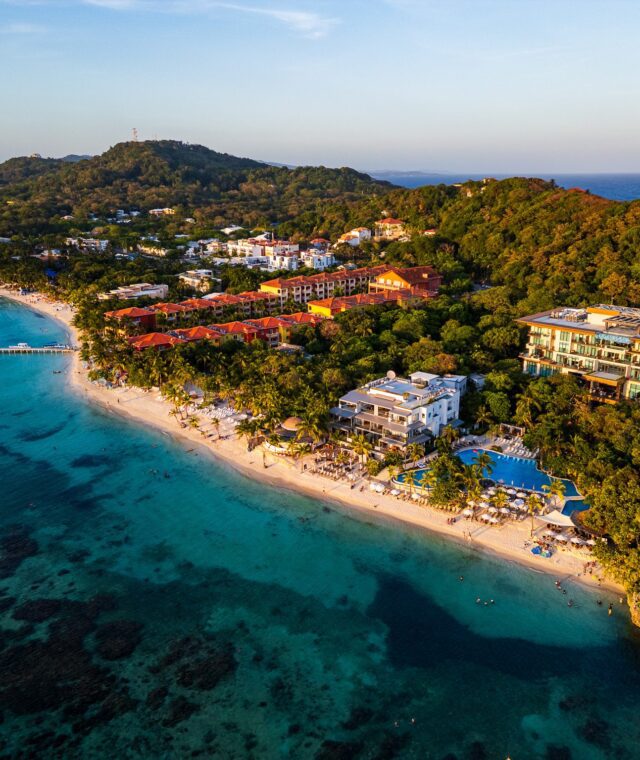 The Best Resorts in Roatan That You Can Book with Points
