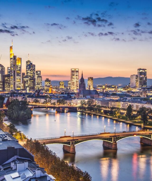 Fly Singapore Airlines Business Class from NYC to Frankfurt for 60k Points