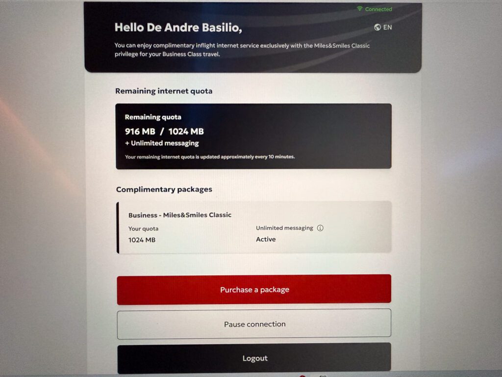 Onboard Wi-Fi portal showing 916 MB remaining from a 1024 MB allowance plus unlimited messaging.